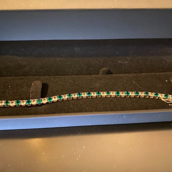 4.0mm Lab-Created Emerald and White Sapphire Alternating Tennis Bracelet - Picture 4 of 7